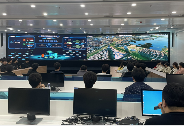 數(shù)計(jì)學(xué)院組織2023級學(xué)生開展信息系統(tǒng)運(yùn)行維護(hù)服務(wù)認(rèn)知實(shí)習(xí)活動